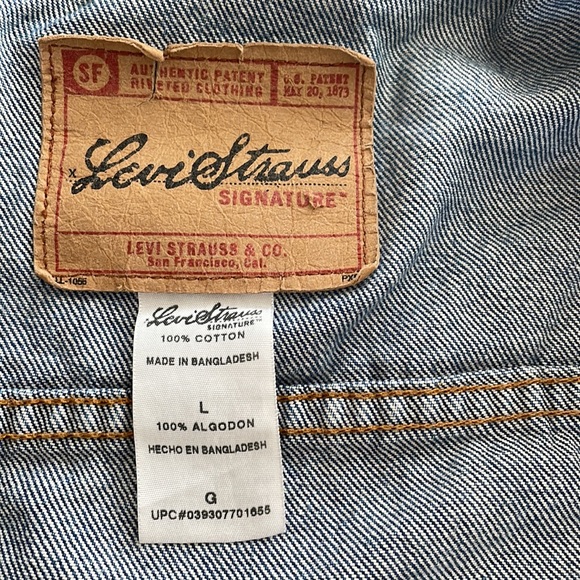 Levi’s signature denim jacket, size large, distressed wrists, medium wash - Picture 6 of 8